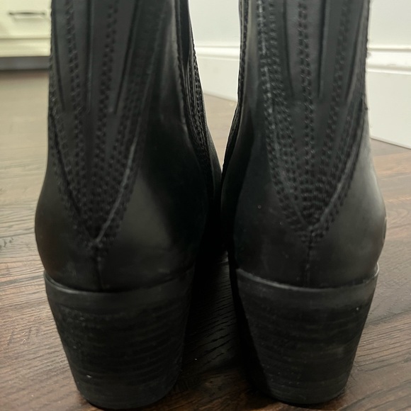 BORN Black leather boots. Born. Size 10M - Picture 2 of 6